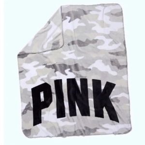 New Victoria’s Secret Pink Camo Fleece Blanket